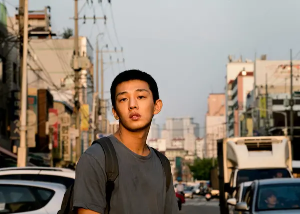 유능한 이야기꾼은 진실이 거기 없다는 것을 잊도록 하는 이야기를 지어낸다 대표 이미지