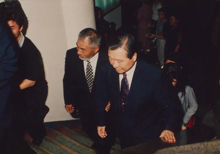 [어느 영화인의 사진첩] 1993년 여름, 신문 ‘정치면’을 뜨겁게 달군 영화가 소식 대표 이미지