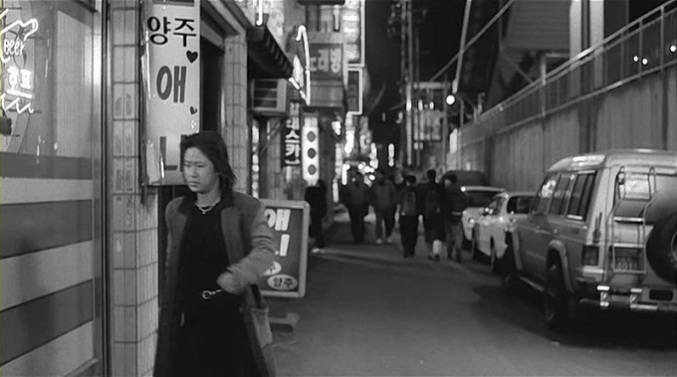 오수정, 가게로 들어가려는 여인